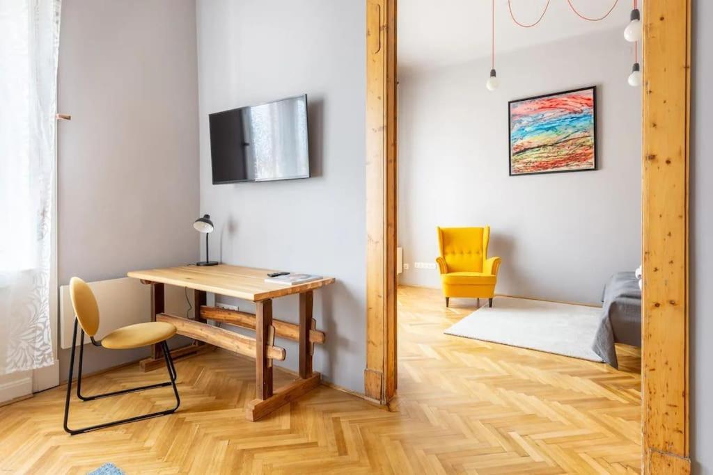 Elegant And Modern In The City Centre Budapeste Exterior foto